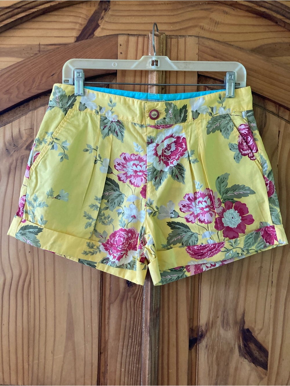 Women’s Joule Sport yellow pink flowers cuffed hem shorts size 8 - NWT
